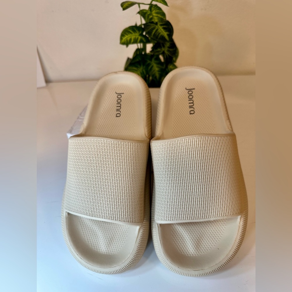 Joomra Slippers Unisex Non Slip
QuickDrying Shower Slides Bat
Sz 6